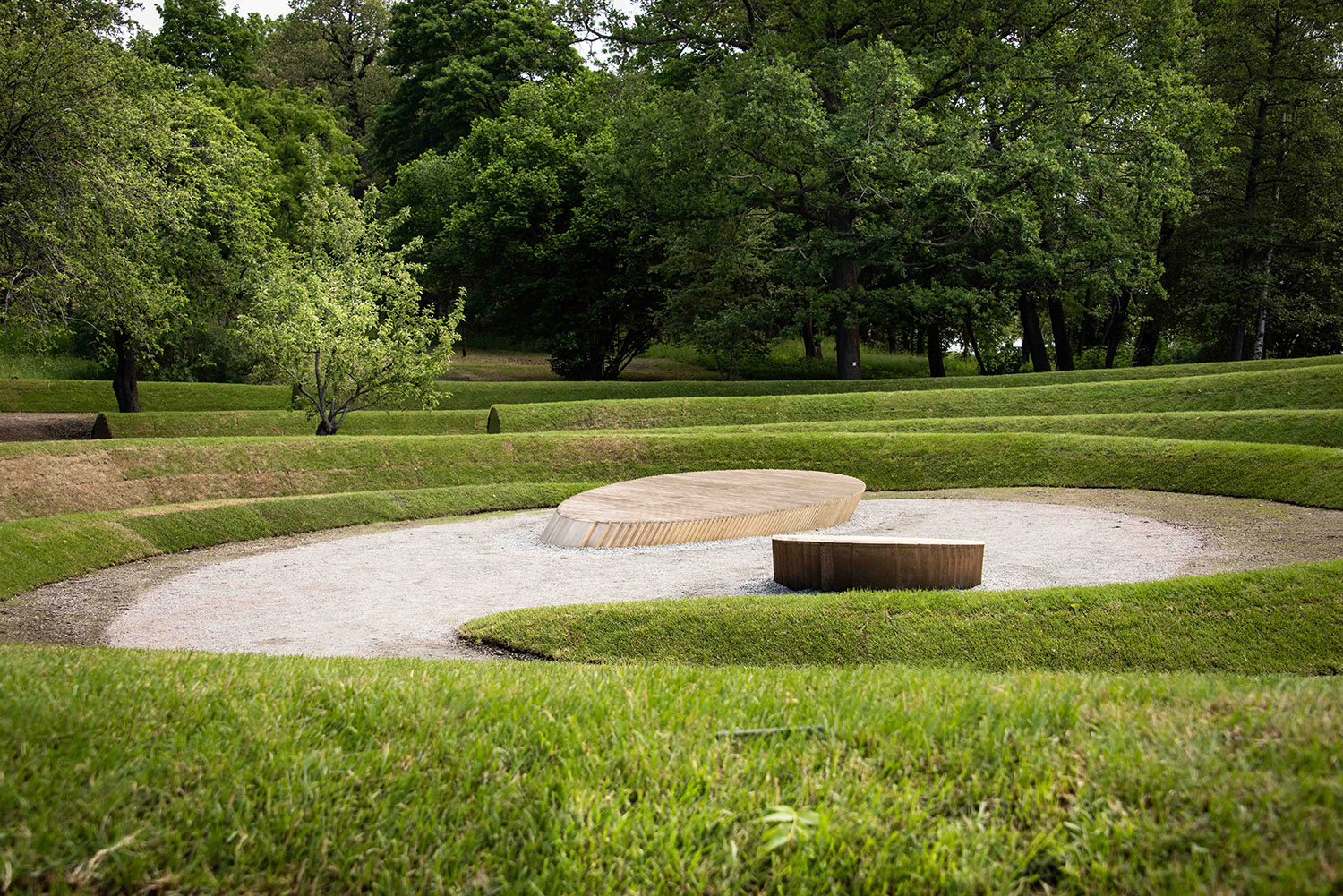 Circles in the center of the memorial.