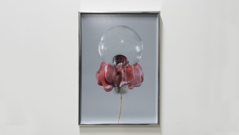 Olika material i form av en blomma