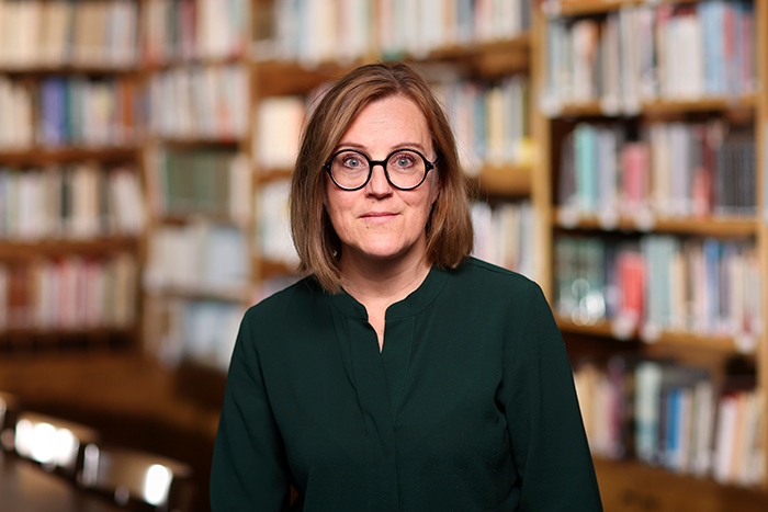 kvinna med glasögon